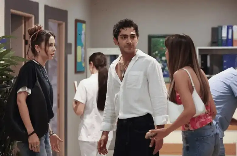 مسلسل "إسطنبول رأسا على عقب" الحلقة 13