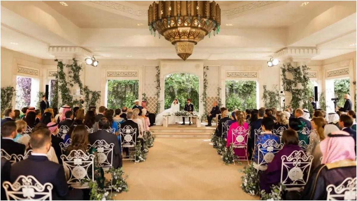 إطلالات الملكات والأميرات بحفل زفاف الأمير حسين