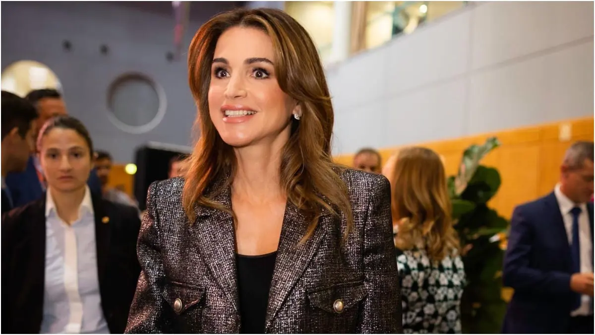 الملكة رانيا بعد مفاجأة فريق عملها بعيد ميلادها: إيه الناس الحلوة دي