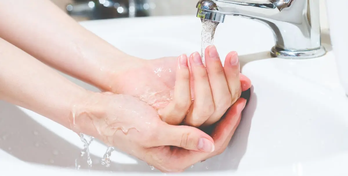 غسل اليدين بالماء البارد.. حقائق قد لا تعرفينها