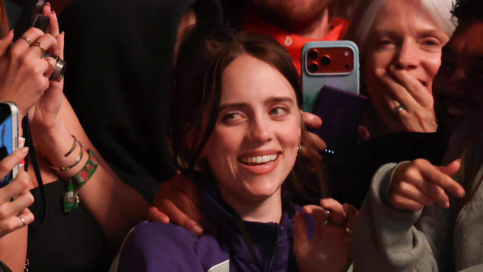 جاستن بيبر يحقق حلم طفولة بيلي إيليش 