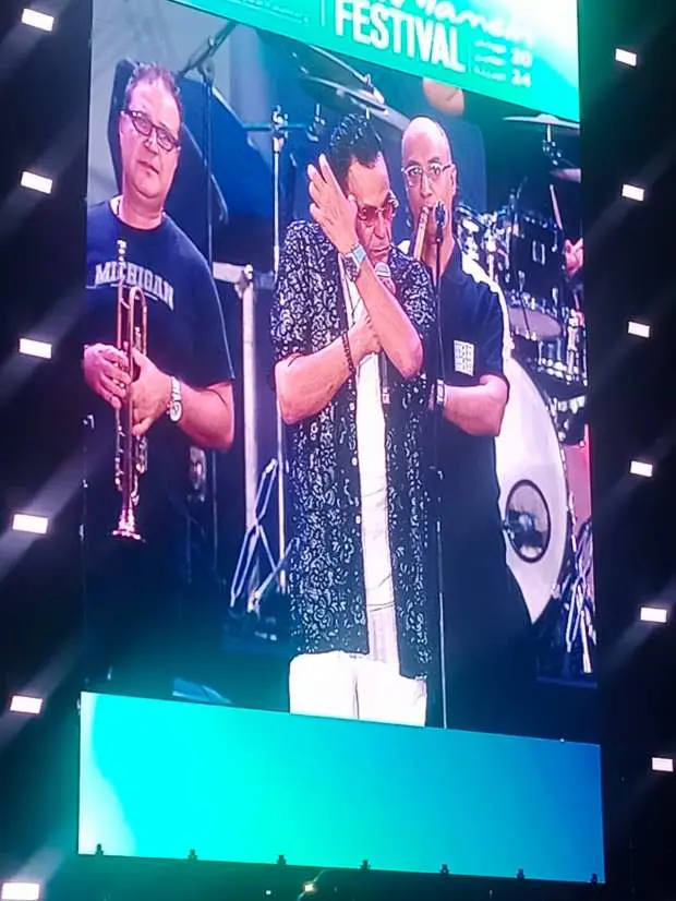 محمد فؤاد يبكي في مهرجان العلمين