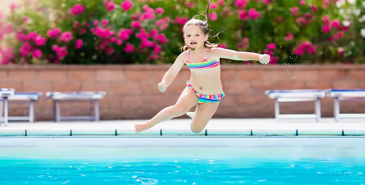 القفز في المياه الباردة خطر على صحة طفلك!