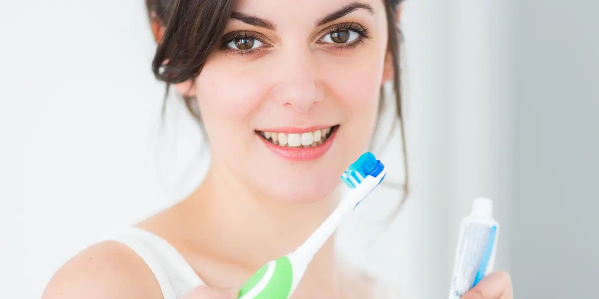 هل تجدي فرشاة الأسنان الكهربائية نفعاً؟