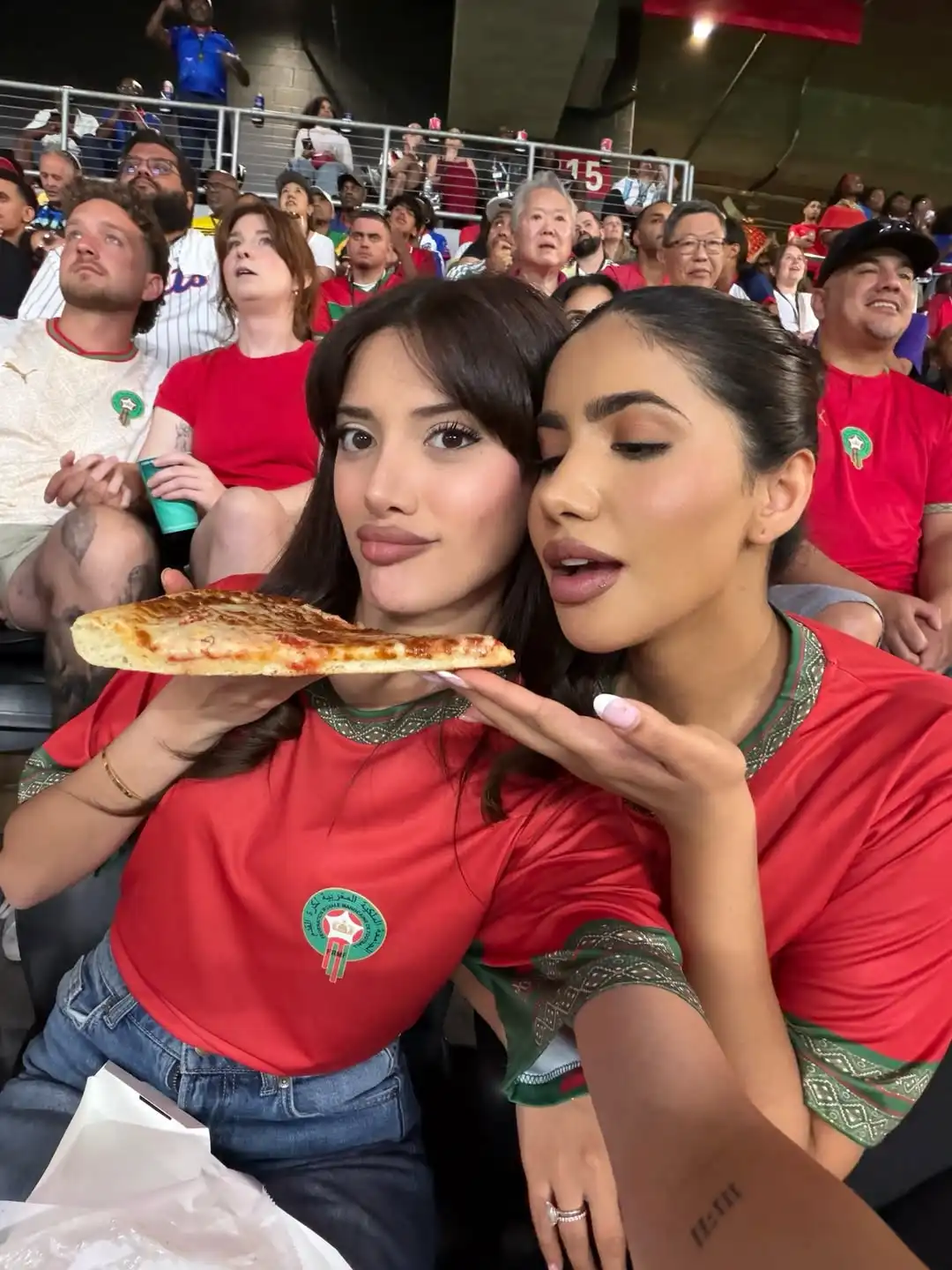 بنين نعيم تنقل نبض جماهير المغرب