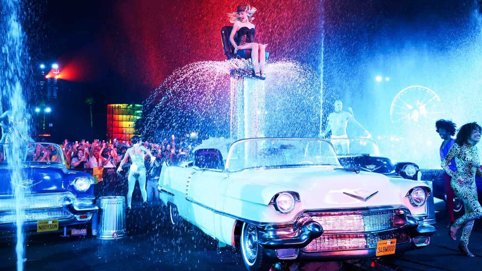 دويتو تاريخي بين مادونا وسابرينا كاربنتر في كوتشيلا 