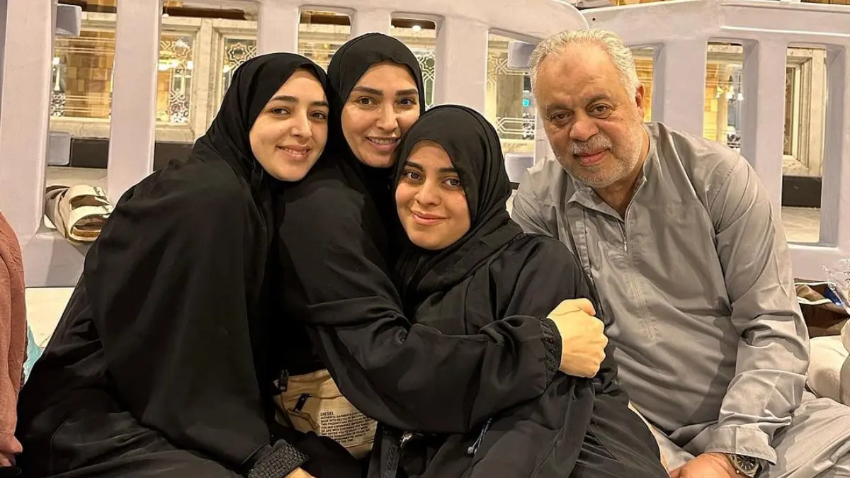 أشرف زكي يحتفل بعيد ميلاد زوجته وابنتهما بالمدينة المنورة
