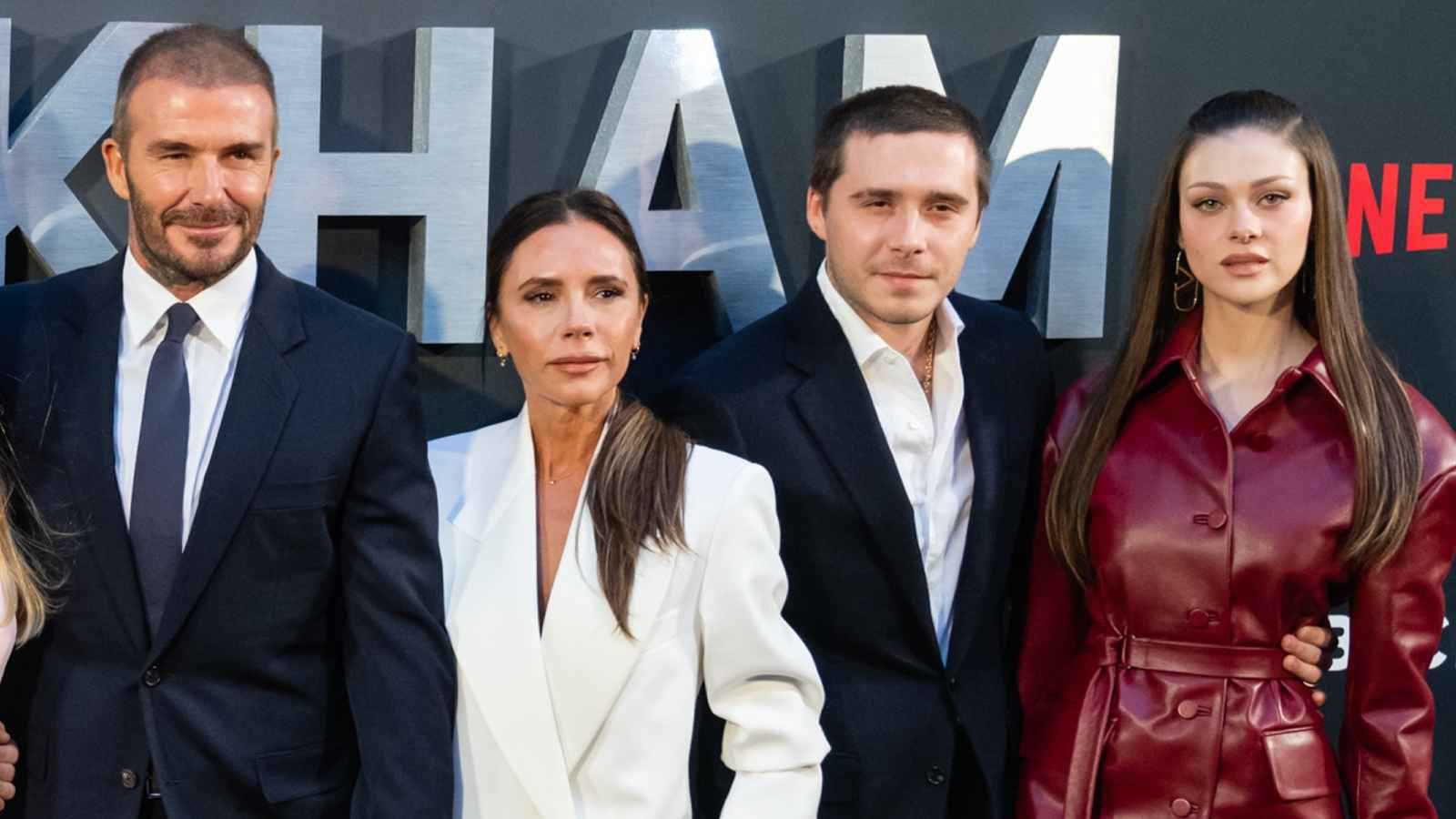 رسائل بيكهام وفيكتوريا إلى ابنهما لا تداوي الجراح 