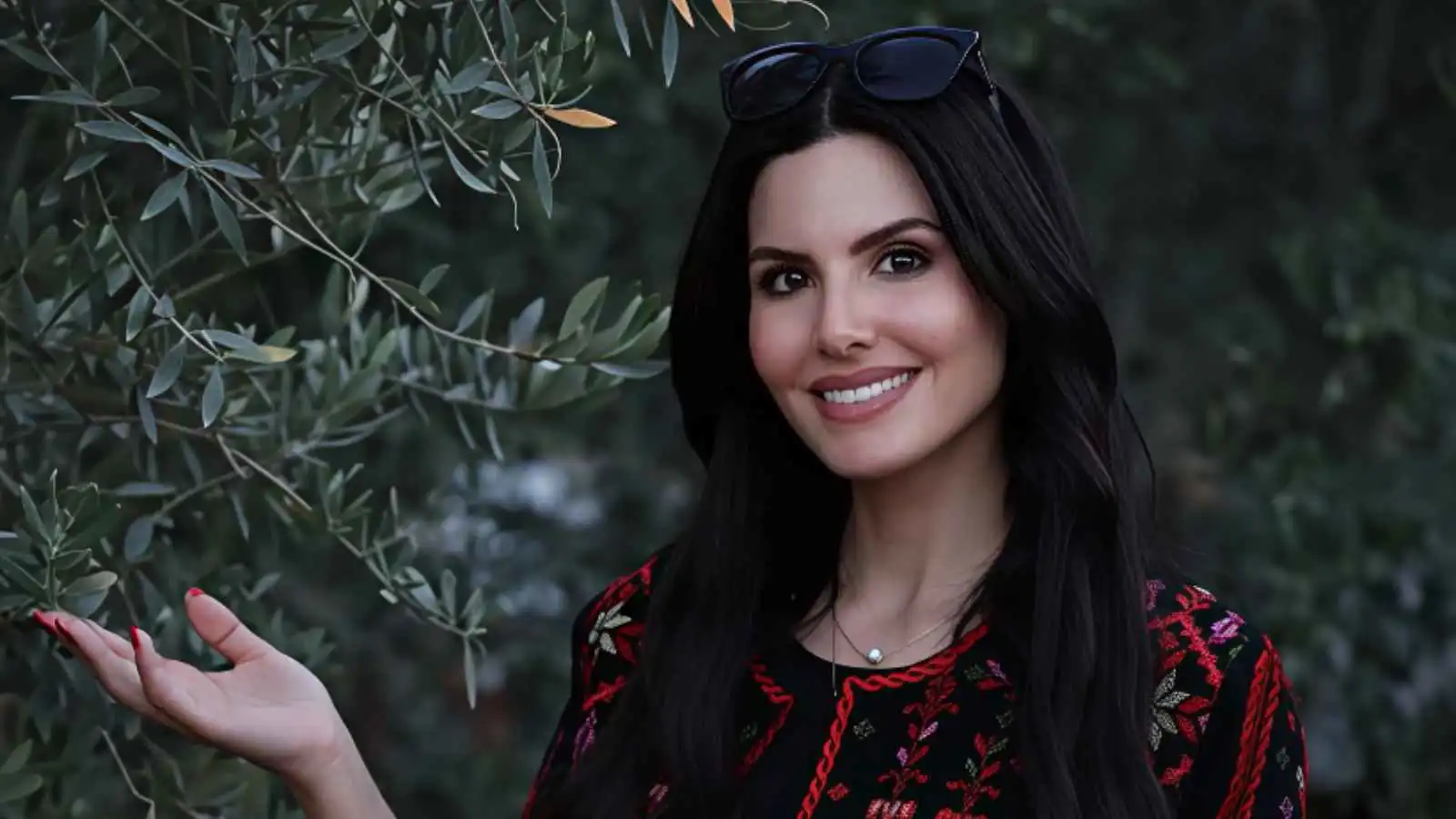 تمثل فلسطين في مسابقة ملكة جمال الكون.. مَن نادين أيوب؟