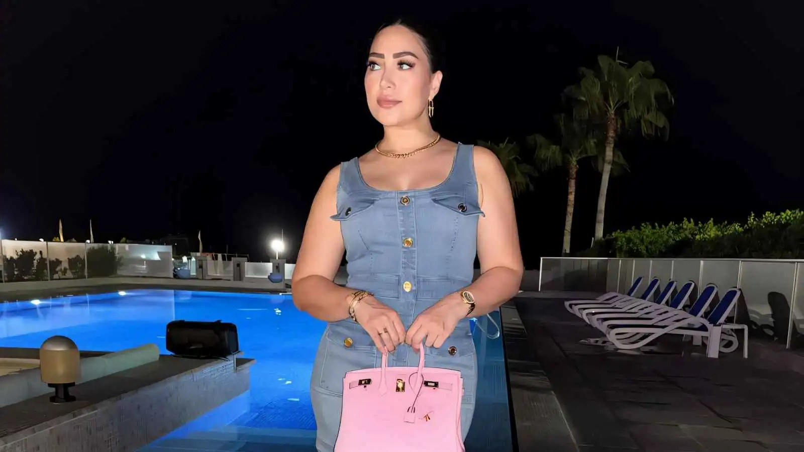 السبب الحقيقي وراء القبض على بوسي في مطار القاهرة (خاص)