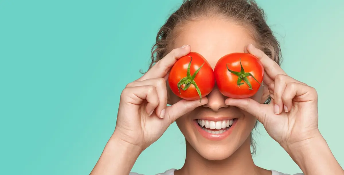 وصفات مختلفة لاستخدام ماسك الطماطم لتفتيح بشرة الوجه