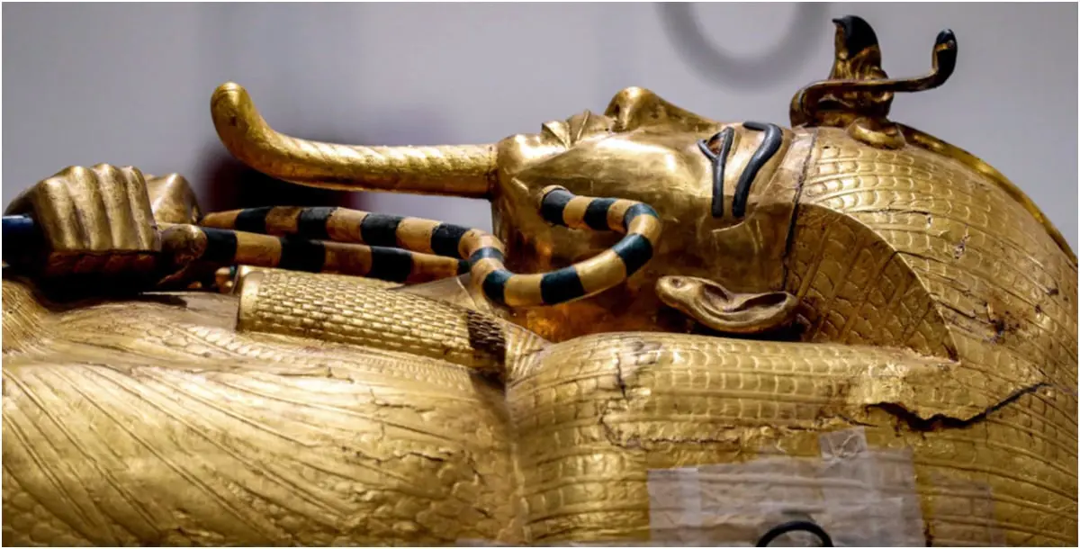 المصريون يترقبون موكبا مهيبا لنقل مومياوات ملوك الفراعنة بحضور النجوم 