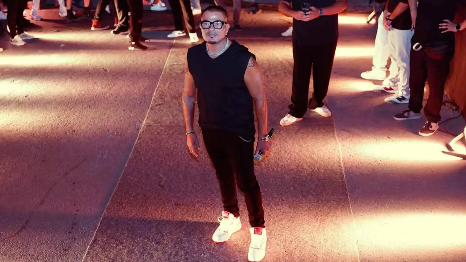 في عيد ميلاده الـ64.. محطات شكلت نجومية عمرو دياب