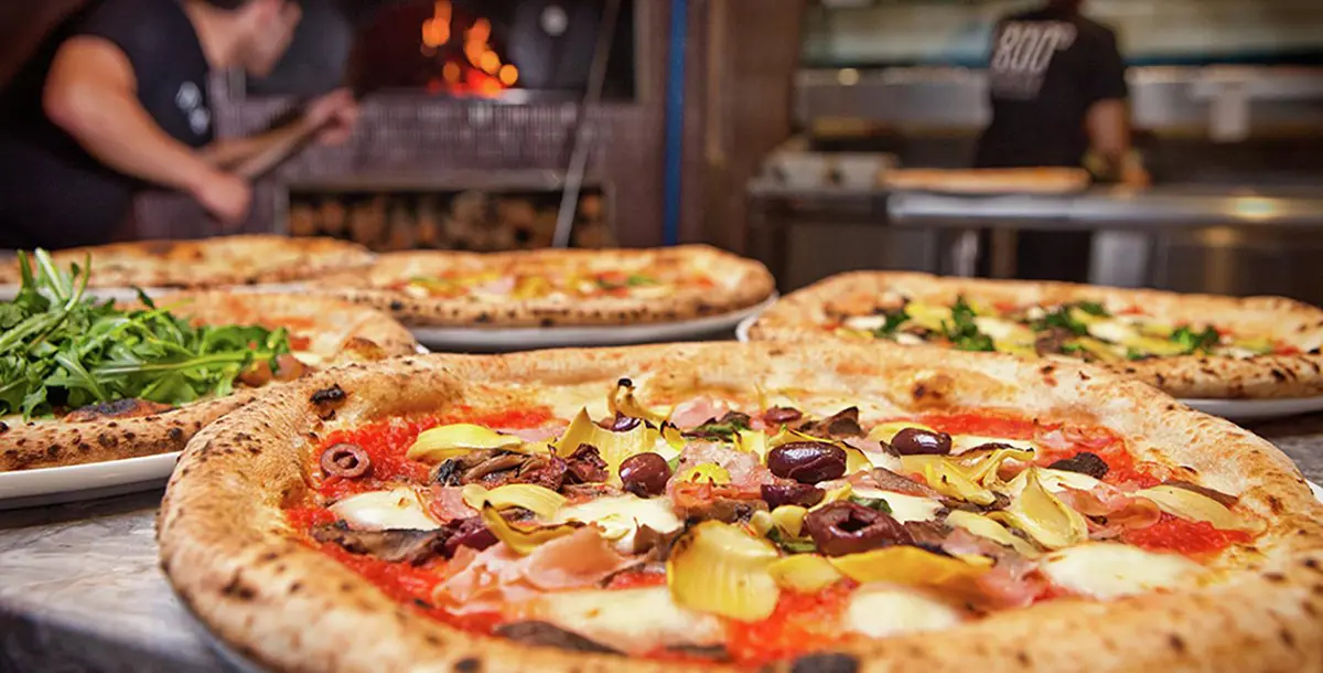 مطعم 800 بيتزا في دبي يحتفي بمرور أكثر من عقد على تأسيسه