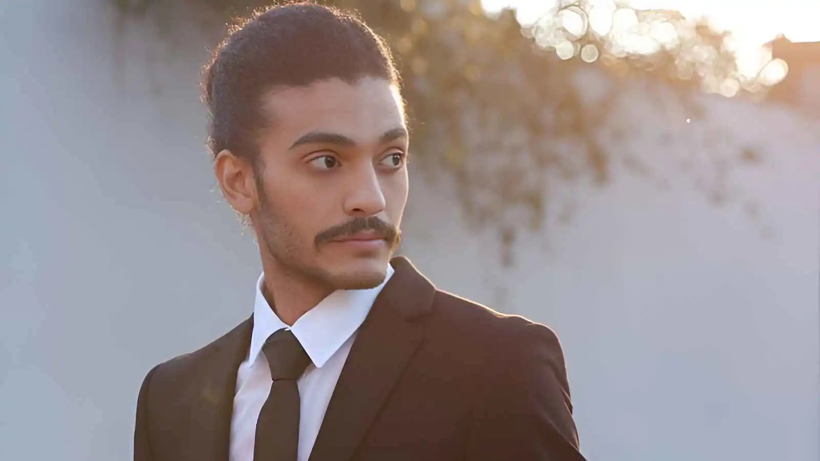 فادي حواشي يخوض أولى تجاربه في الإخراج المسرحي