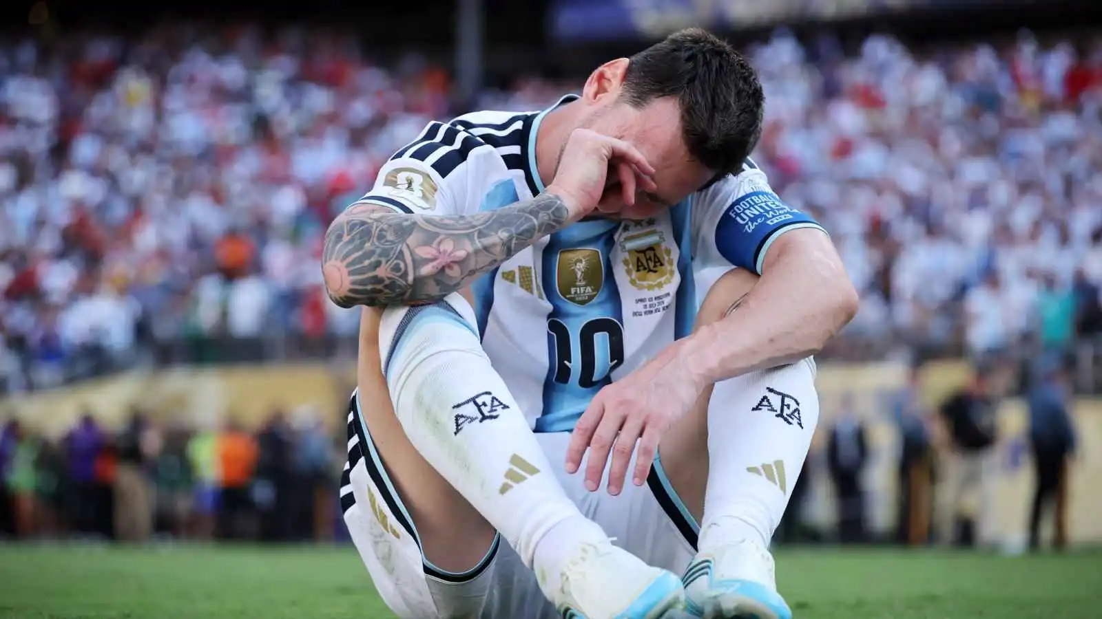 كيف تعاطف المشاهير مع دموع ميسي في نهائي كأس العالم؟