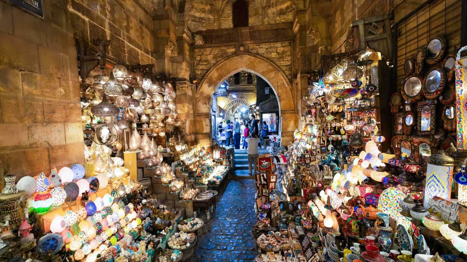 القاهرة في رمضان سحر الفوانيس والأحياء التاريخية