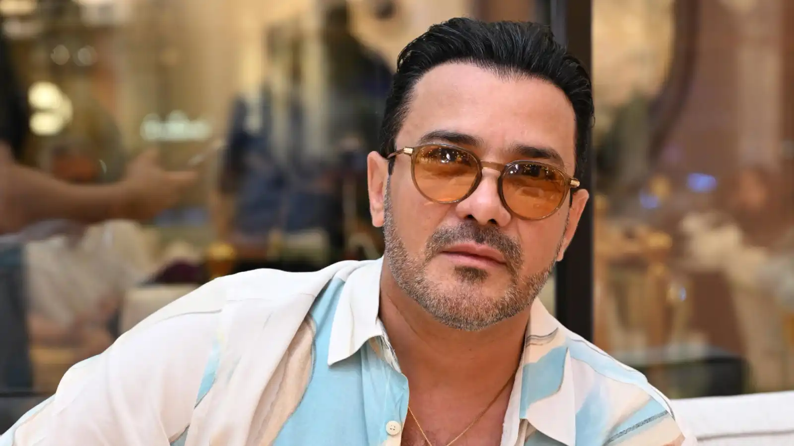 محمد رجب يوثق زيارته إلى النادي الأهلي السعودي برسالة خاصة