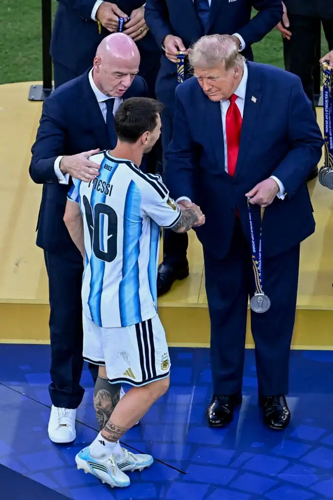 ليونيل ميسي يعلن اعتزاله اللعب الدولي بعد مسيرة مذهلة مع الأرجنتين