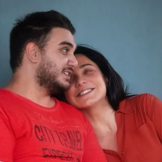 سلاف فواخرجي ونجلهh حمزة