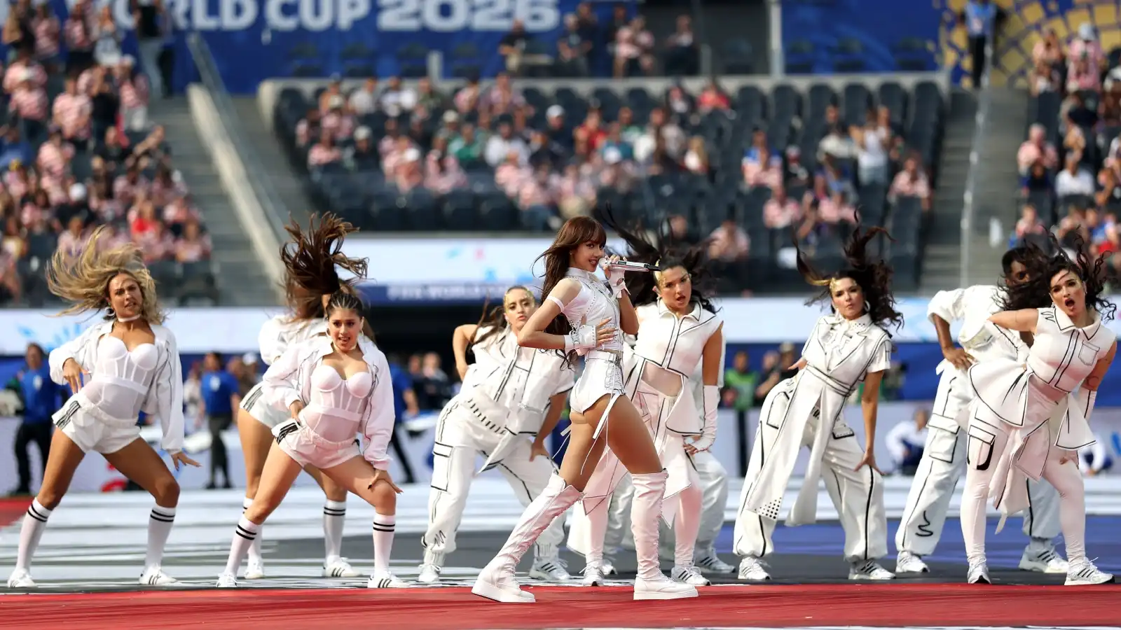 ليسا تتألق في أغنية كأس العالم 2026 بأمريكا