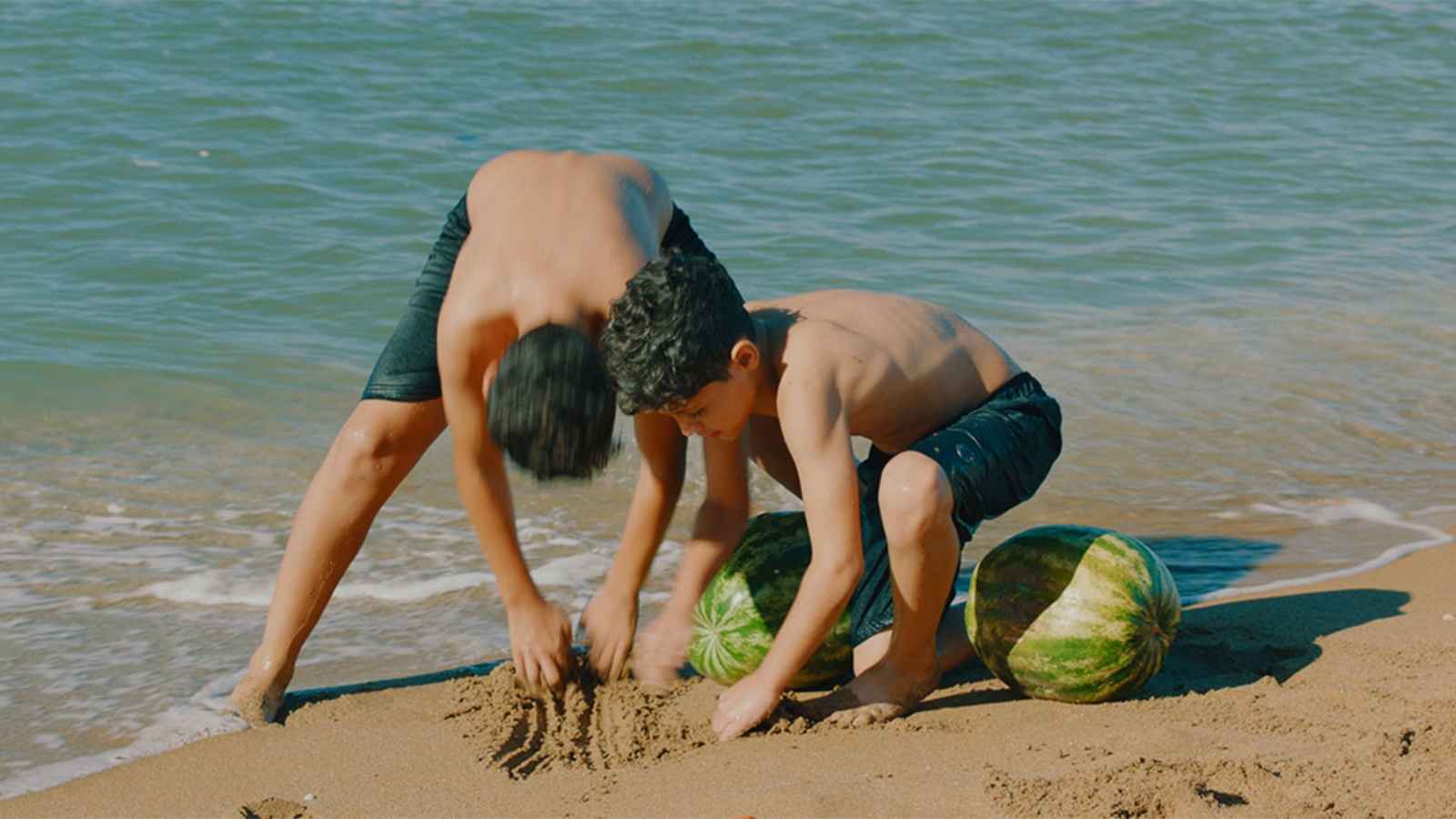 بدعم من صندوق البحر الأحمر.. مرزاق علواش يعود إلى تورنتو بـ “الصف الأول”