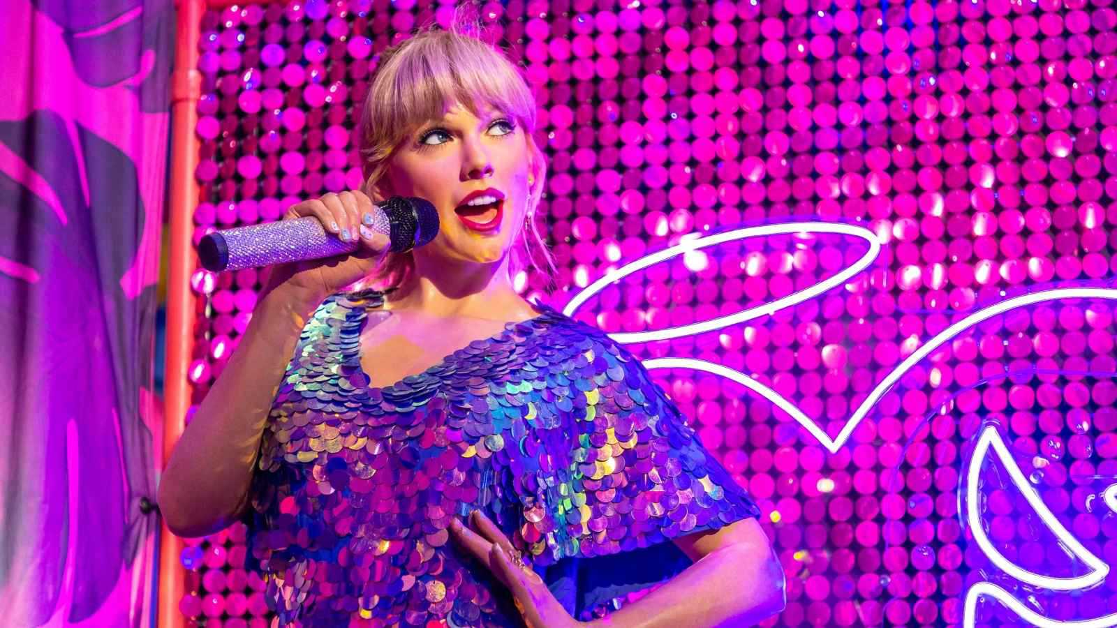 تايلور سويفت تحقق إنجازًا تاريخيًا على Billboard 200