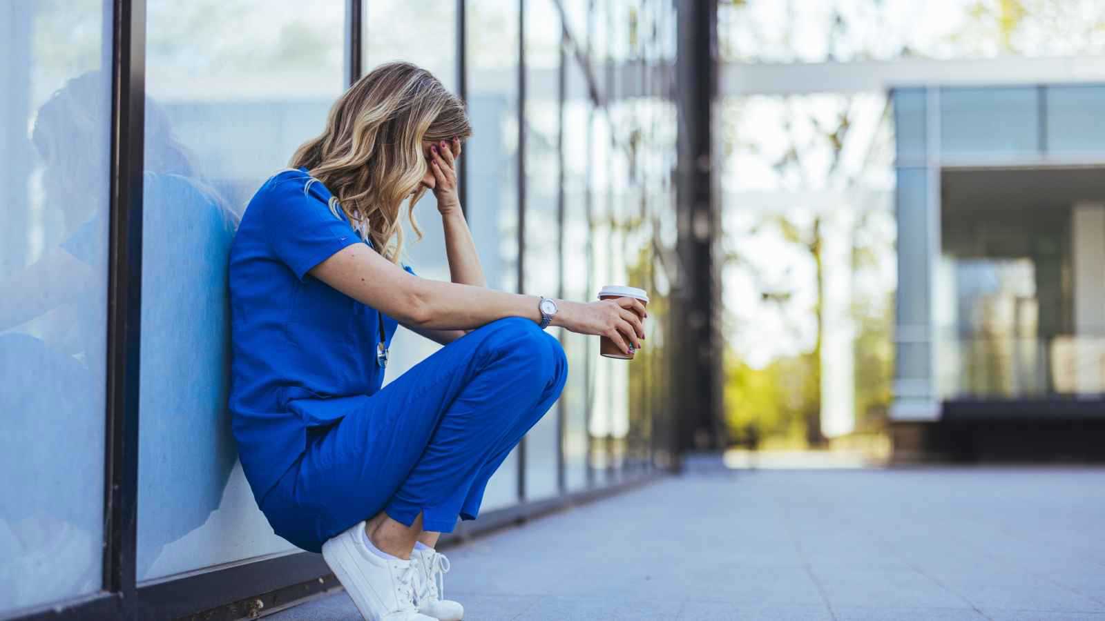 لماذا تستنزفك بعض العلاقات أكثر من غيرها؟