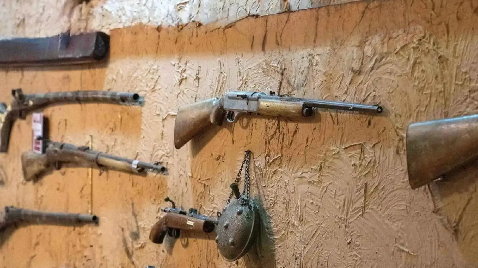 متحف رفحاء في السعودية يعرض بنادق نادرة توثق تاريخ المنطقة