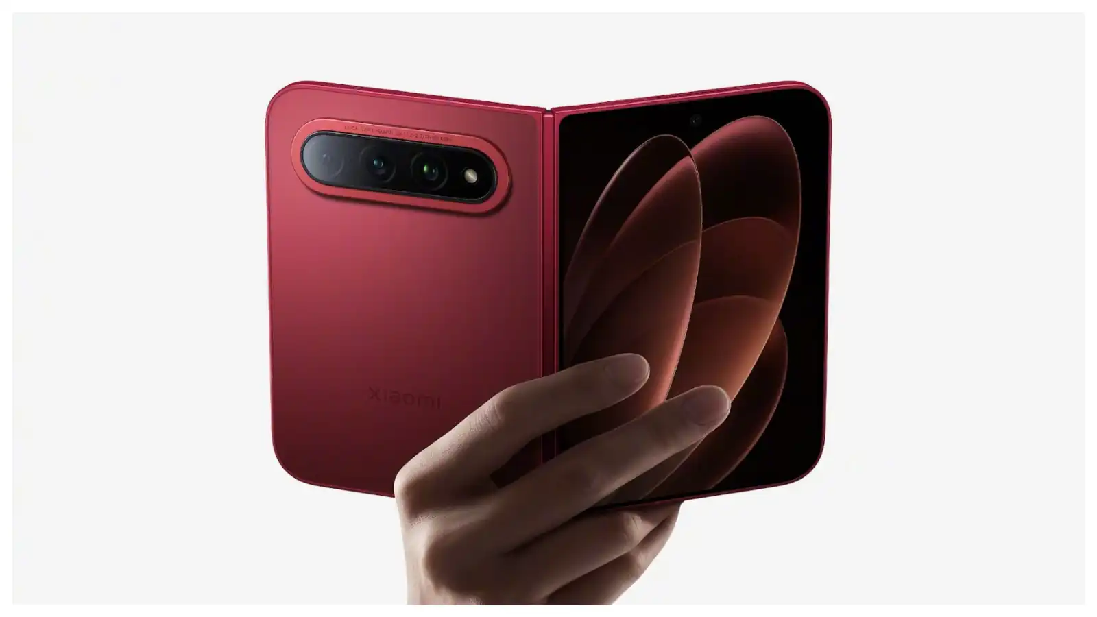 هل تفوقت شاومي على آيفون ألترا بهاتف Xiaomi 18 Fold؟