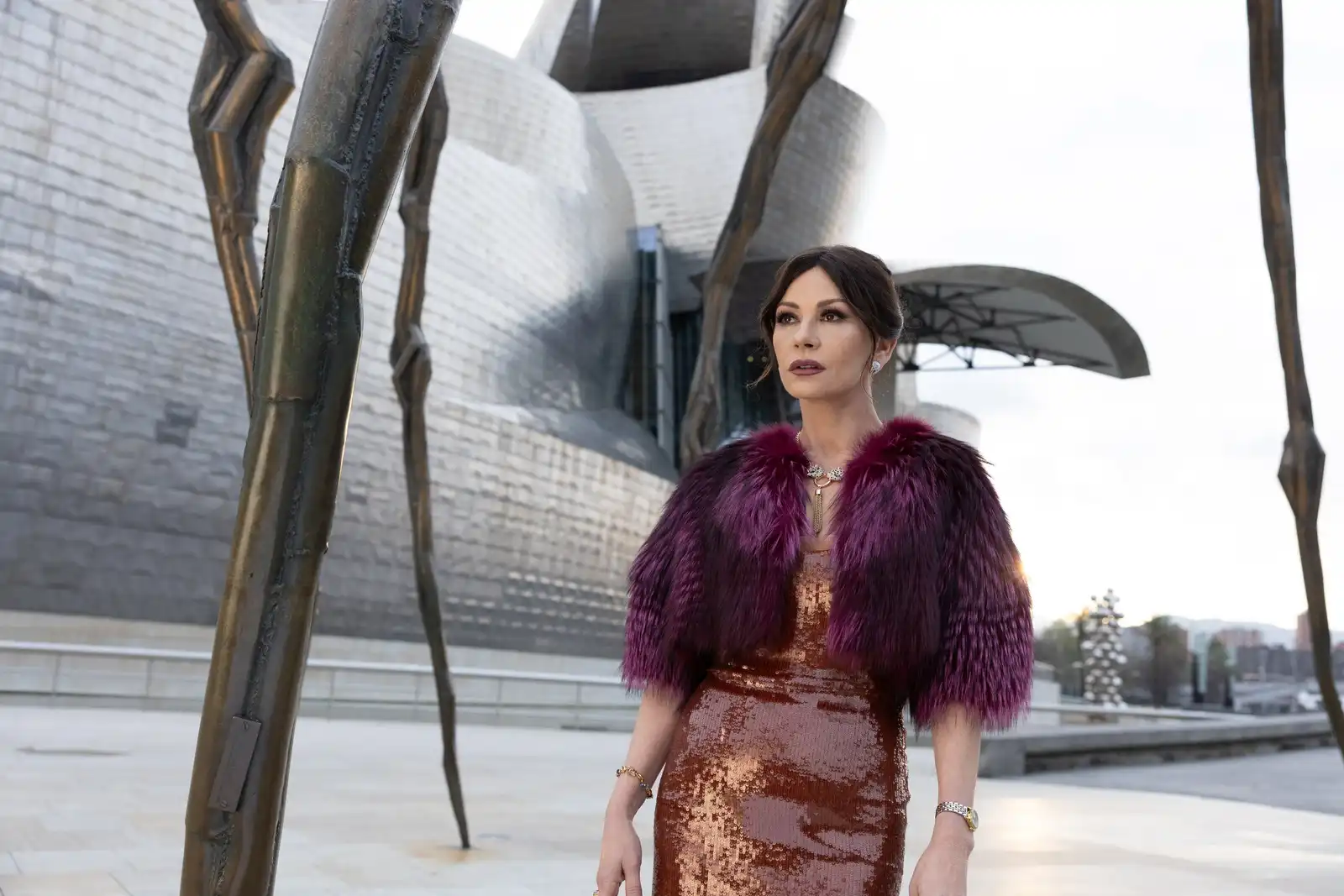 صور النظرة الأولى لمسلسل Kill Jackie بطولة كاثرين زيتا جونز