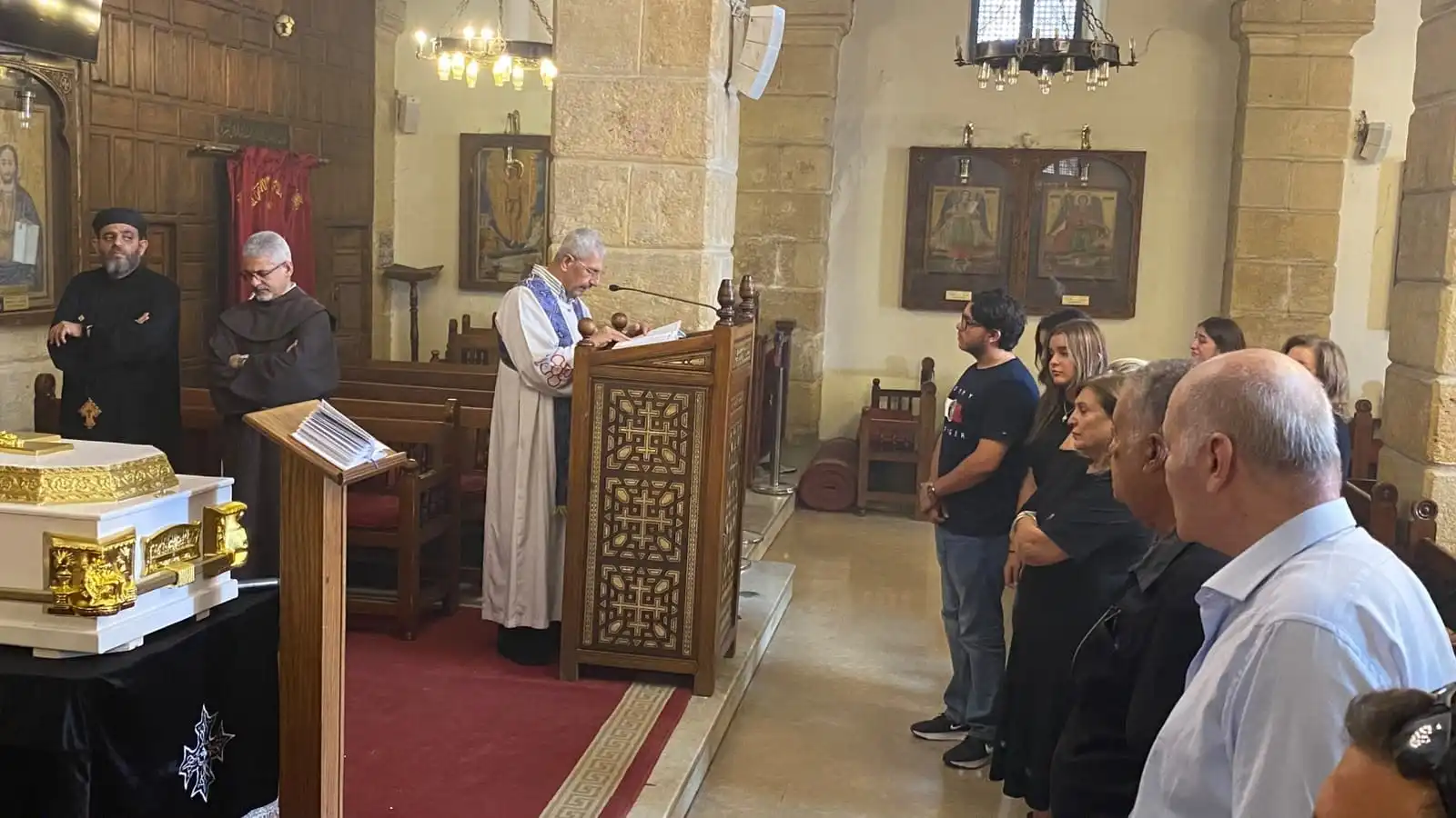 لحظات مؤثرة في وداع هاني شنودة