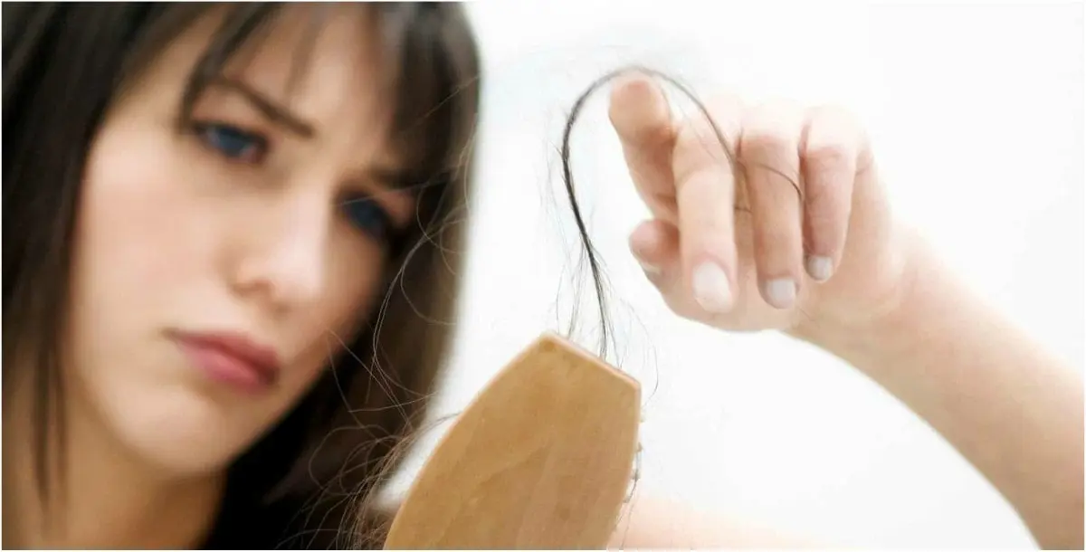 أعراض تُنذر بتدهور صحي إذا ترافقت مع تساقط الشعر.. فما هي؟