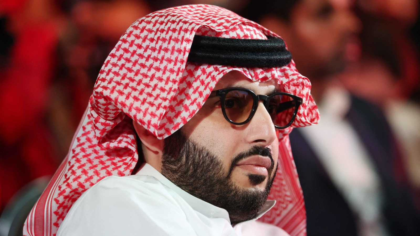 تركي آل الشيخ يمازح شيكو : لسه بيحضّر في الفيلم
