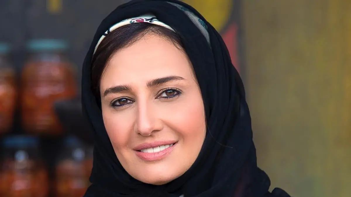 حلا شيحة تحتفل بعيد ميلاد والدها في أول ظهور مع عائلتها بالحجاب