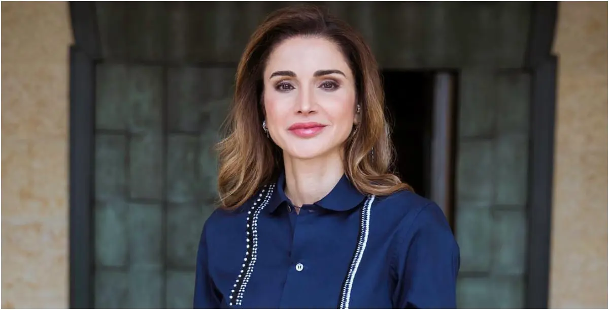 الملكة رانيا مُشعّة بالأحمر والوردي في أحدث إطلالاتها.. شاهدي!