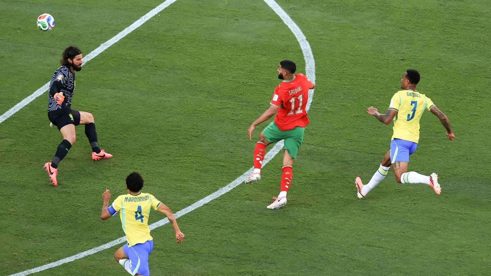روماريو يحرج مذيعة على الهواء بعد مباراة البرازيل والمغرب