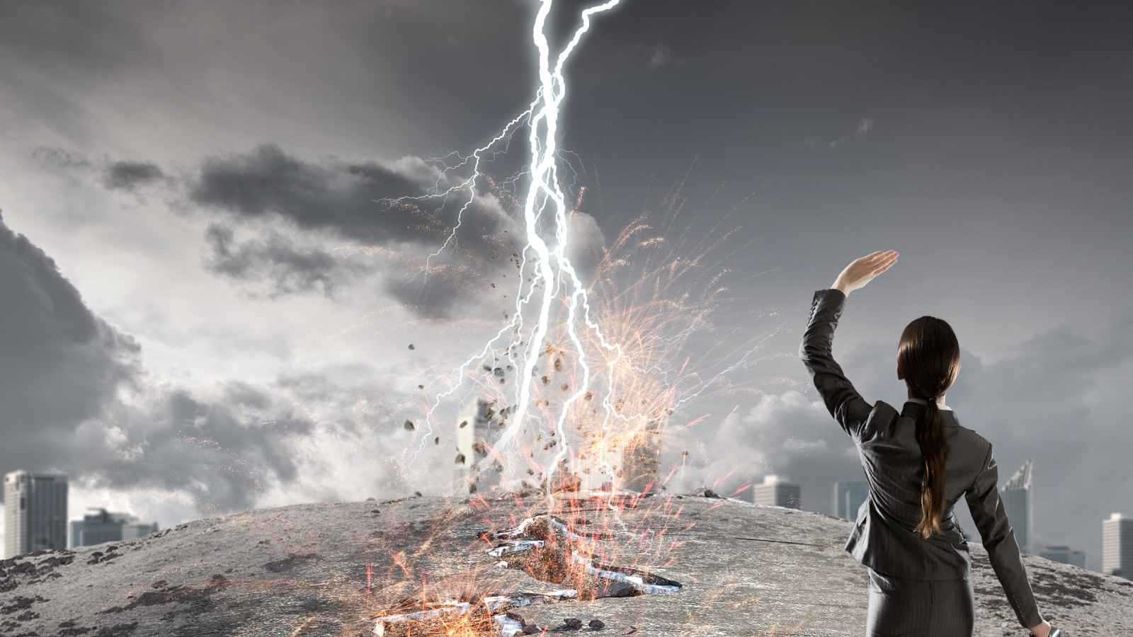 تفسير حلم البرق للعزباء.. وهل يبشر بقدوم أخبار سعيدة؟