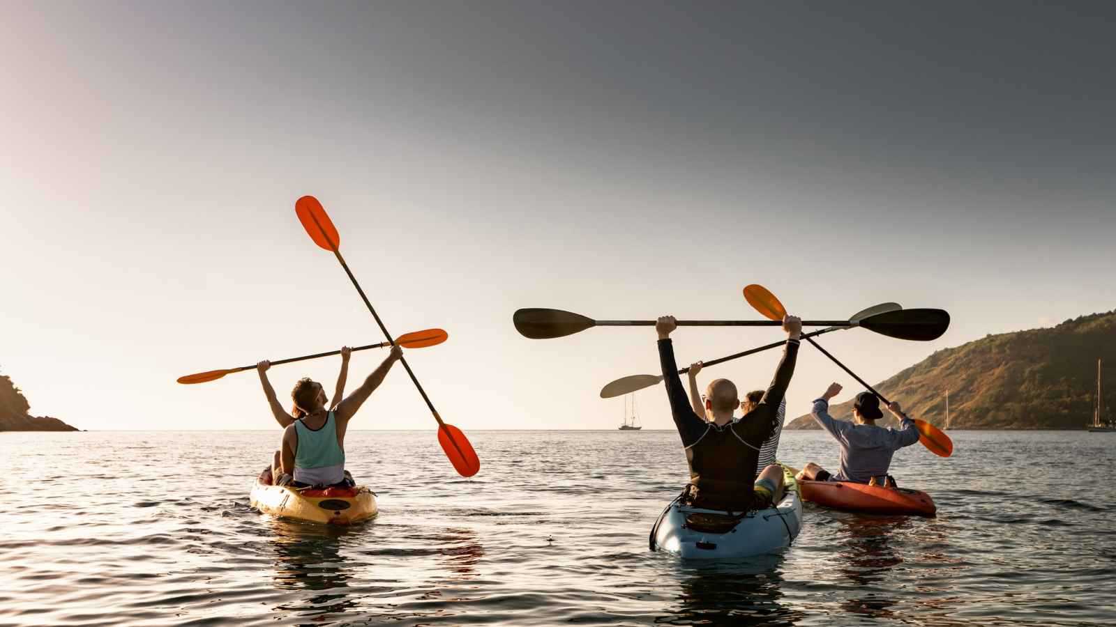 تعرف على مغامرة التجديف في بحيرة الحفية بكلباء 