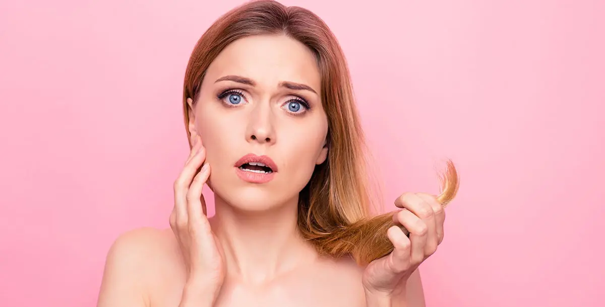 6 عوامل تساعد في انتشار قشرة الشعر.. إحذري منها!