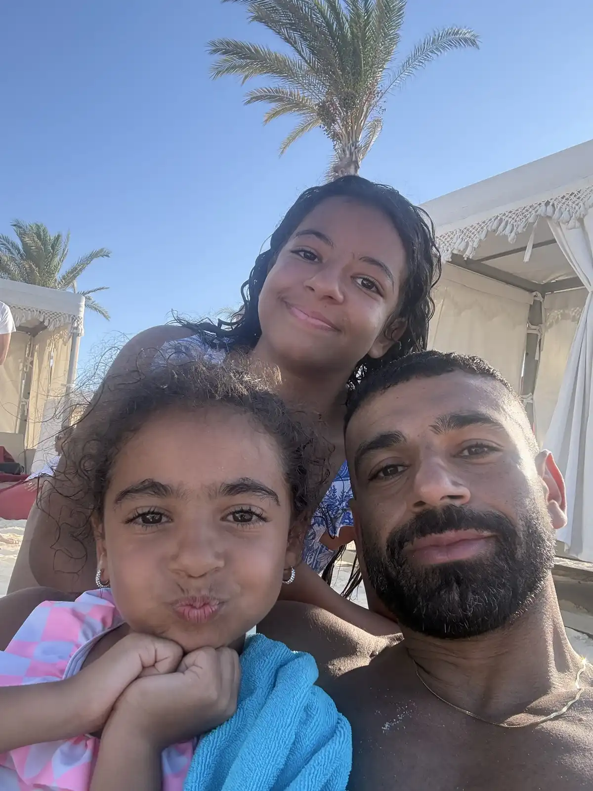 محمد صلاح يخطف الأنظار بصور عائلية مع مكة وكيان