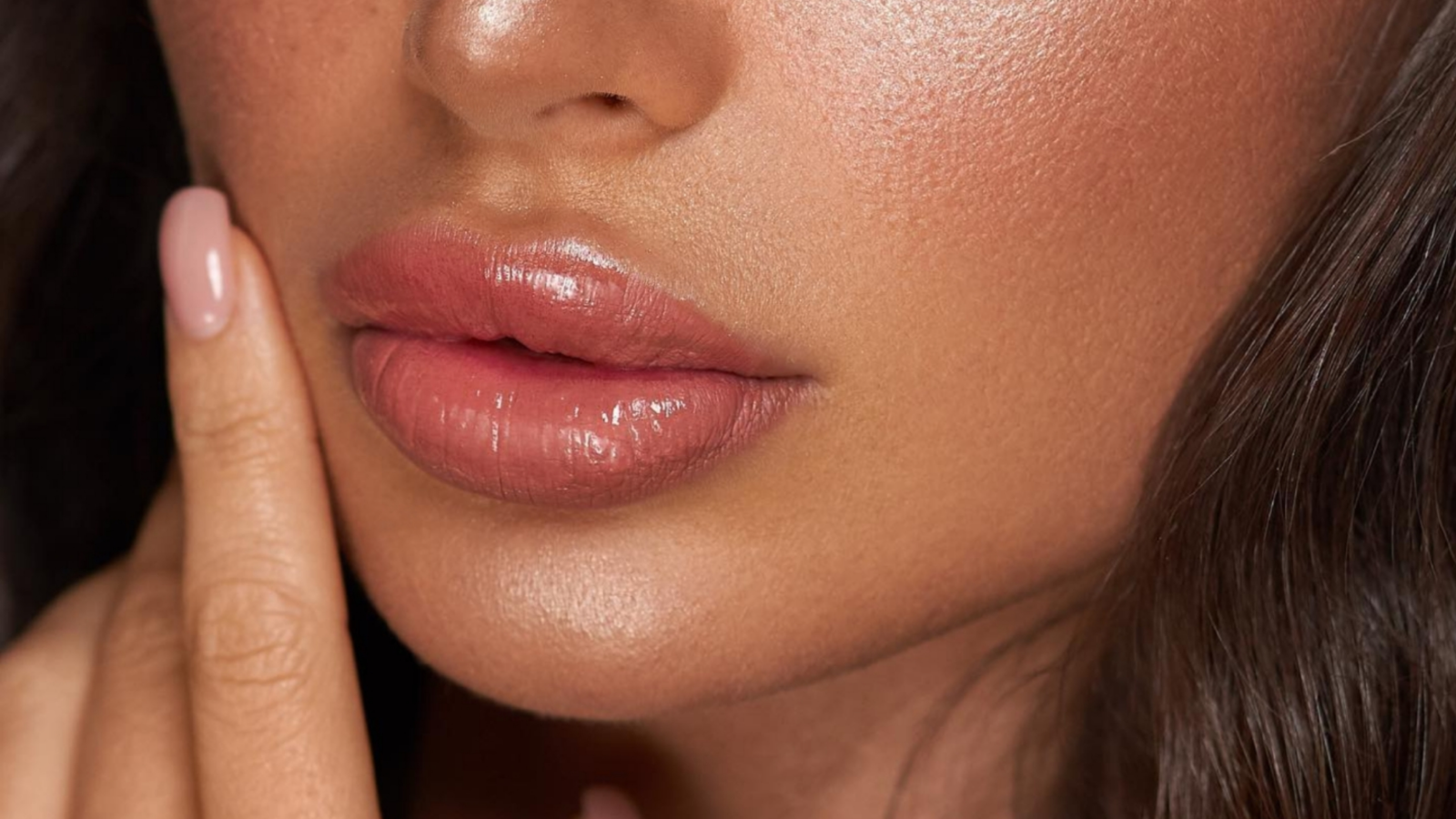 تقنية الضوء الأحمر حلول فعالة لمشاكل الشفاه