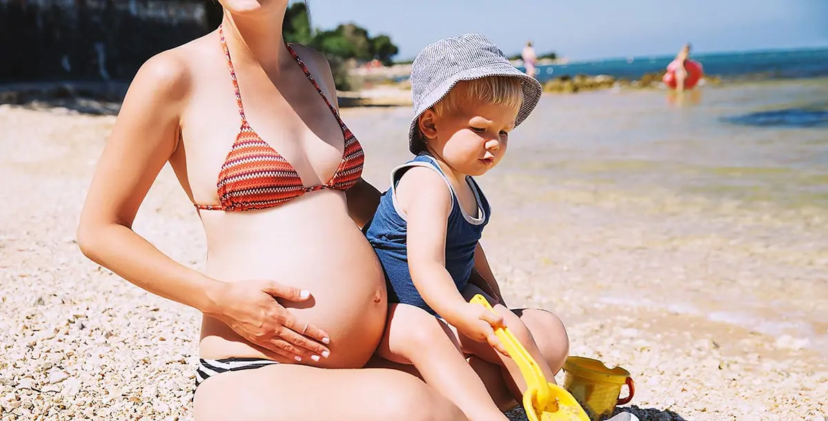 للمرأة الحامل.. هل التعرض للشمس في الصيف يُعرِّضك للخطر؟