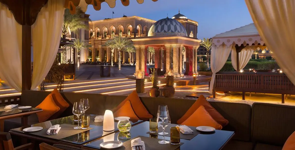 مطعم هاكاسان أبوظبي يُطلق "مأدبة إمبراطورية"