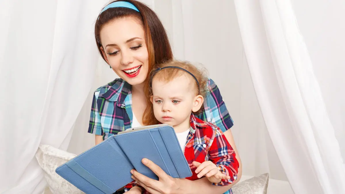 كيف تربين طفلك على حب القراءة؟