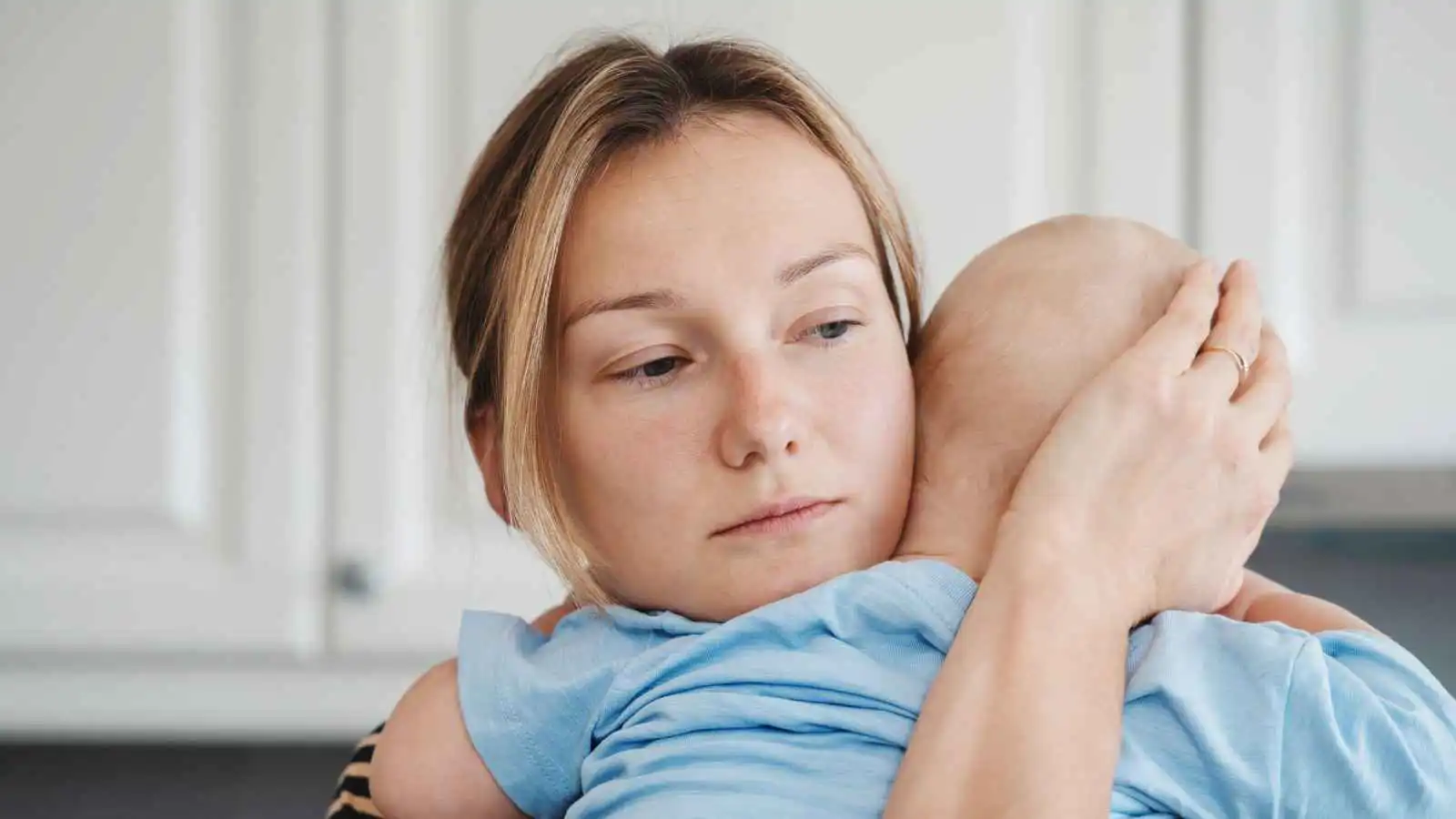 كيفية حماية مشاعرك من إرهاق الأمومة