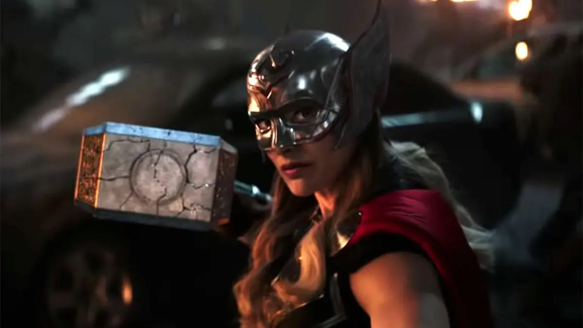 ناتالي بورتمان بشخصية "ثور" في فيلم "Thor: Love and Thunder"