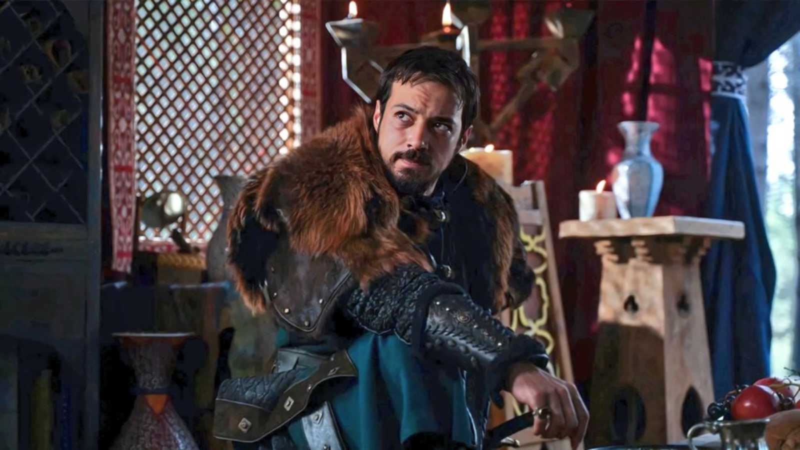 ما أجر ميرت يازجي أوغلو عن كل حلقة في مسلسل "المؤسس أورهان"؟