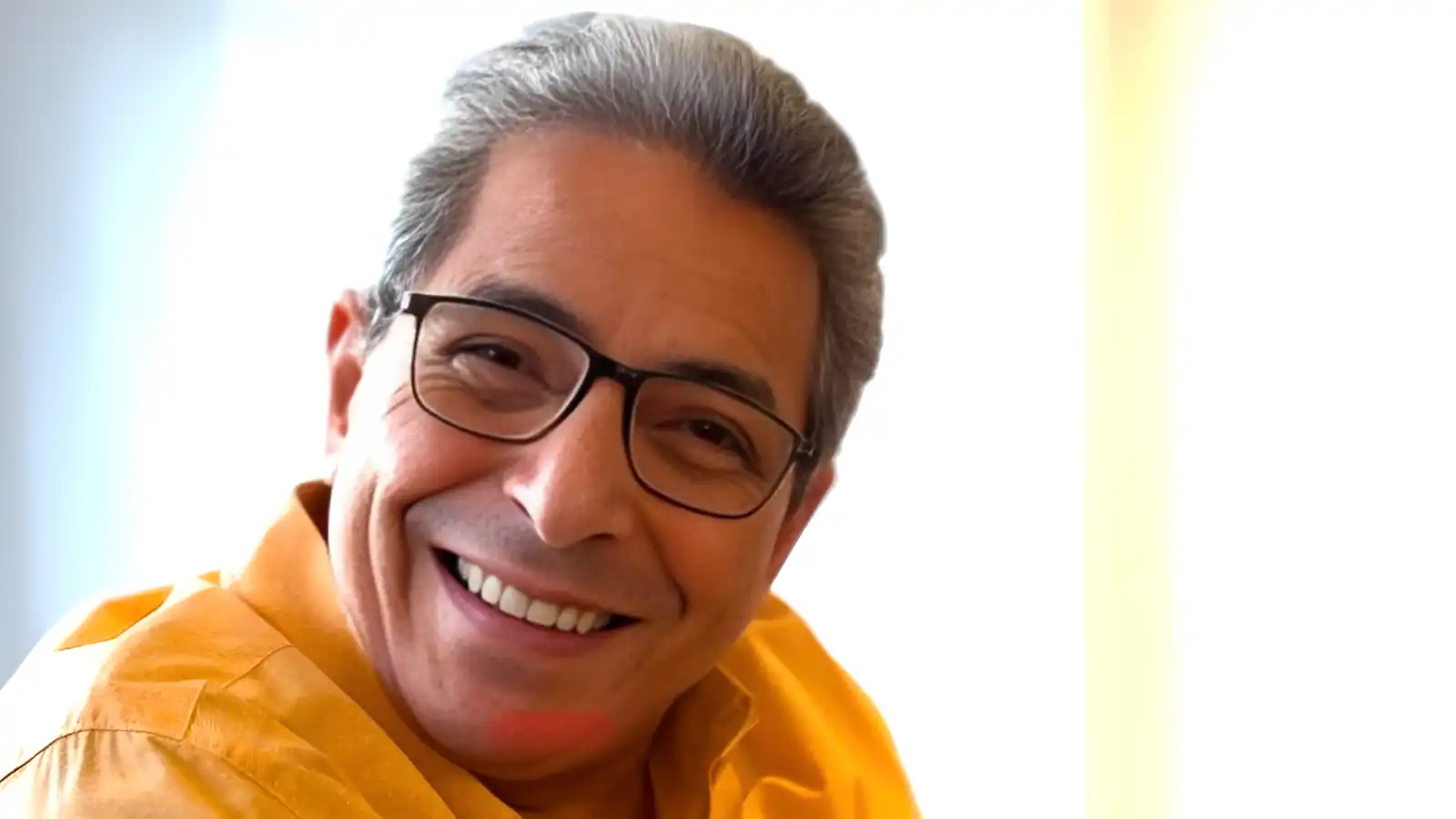 "كنت أخشى التعرف عليه".. محمود سعد يكشف كواليس صداقته مع عادل إمام