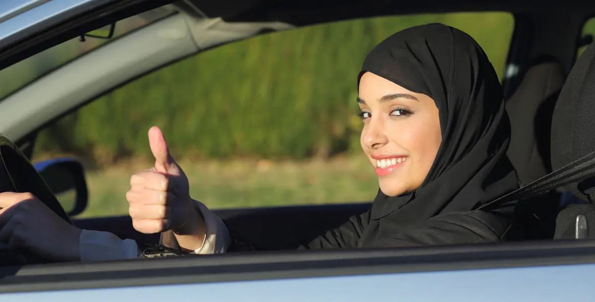 السعودية ستسمح “قريبًا” للنساء باستخراج رخص قيادة السيارات